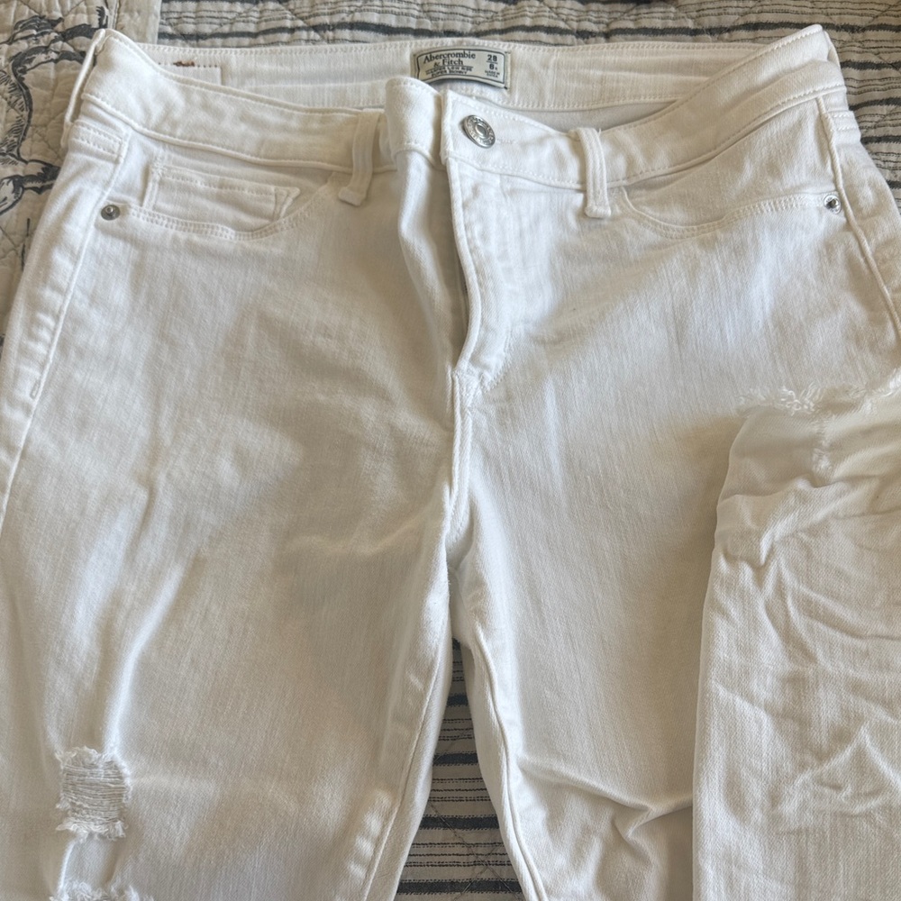 Abercrombie & Fitch Women's White Skinny Jeans